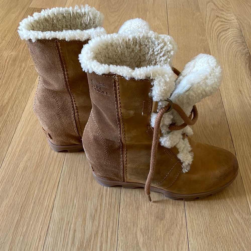 SOREL tan leather waterproof wedge boots- 7.5